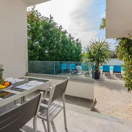Coastal Couple Retreat In Nyaraló *