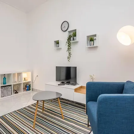 Coastal Couple Retreat In Nyaraló Zára