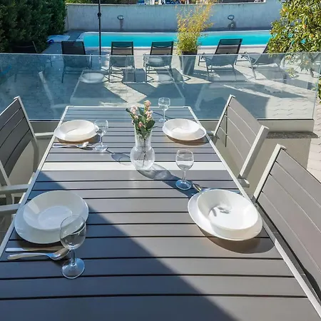 Coastal Couple Retreat In Nyaraló *